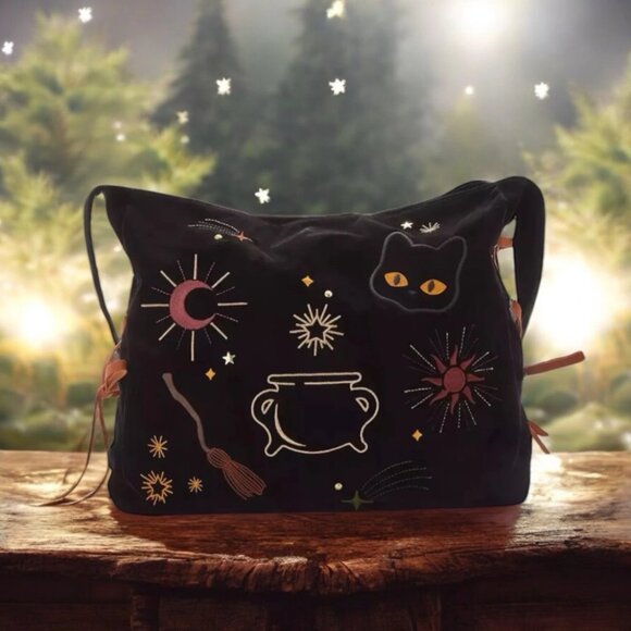 NEW DISNEY Her Universe Hocus Pocus Velvet Crossbody Black Satchel Bag - Picture 1 of 4